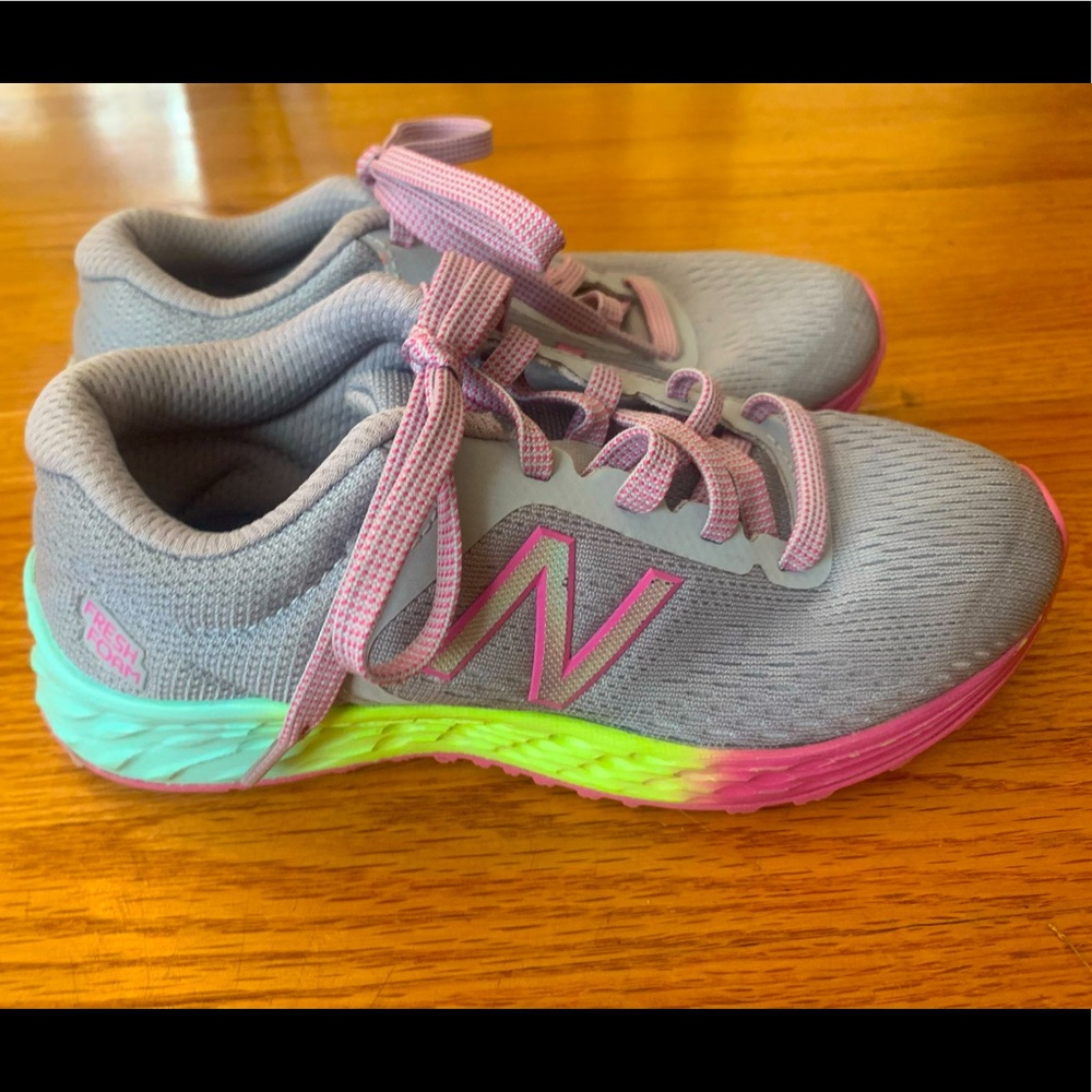 New balance tennis shoes